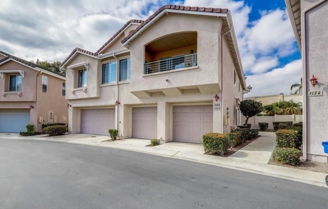 1138 DE LEON DR
