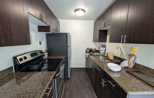 Studio, 1 bath, 680 sqft, $1,800