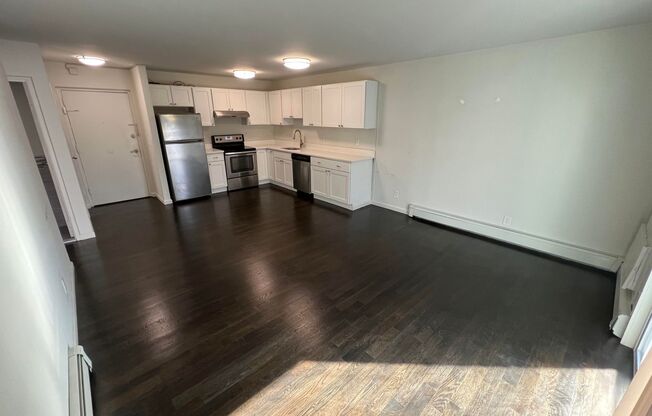 1 bed, 1 bath, 566 sqft, $2,030, Unit 215