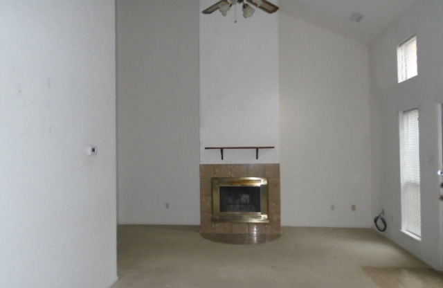 2 beds, 2 baths, $1,295