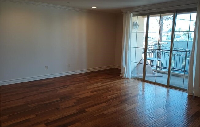 837 N Hudson Ave