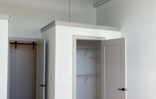 1 bed, 1 bath, 745 sqft, $1,650, Unit 356