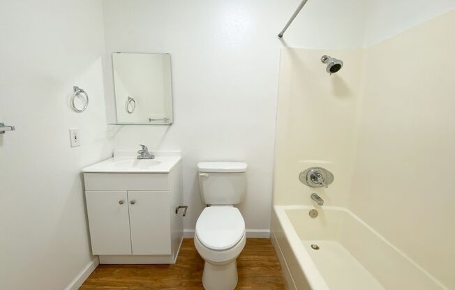 Studio, 1 bath, 426 sqft, $1,850, Unit 09