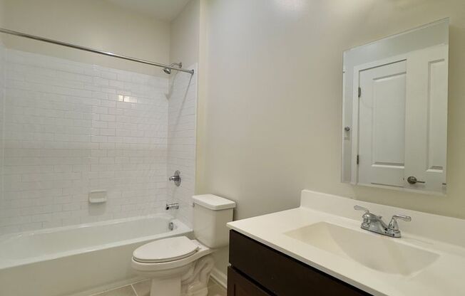 3 beds, 2 baths, 925 sqft, $1,600, Unit 5906 Arizona Ave- Apt B