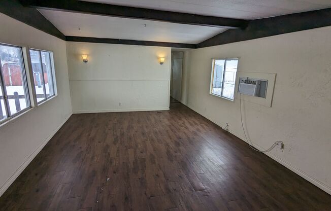 3 beds, 1 bath, 778 sqft, $1,195, Unit #6