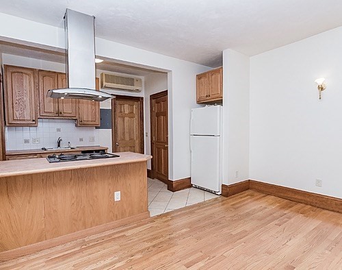 2 beds, 1 bath, 650 sqft, $3,725, Unit 1