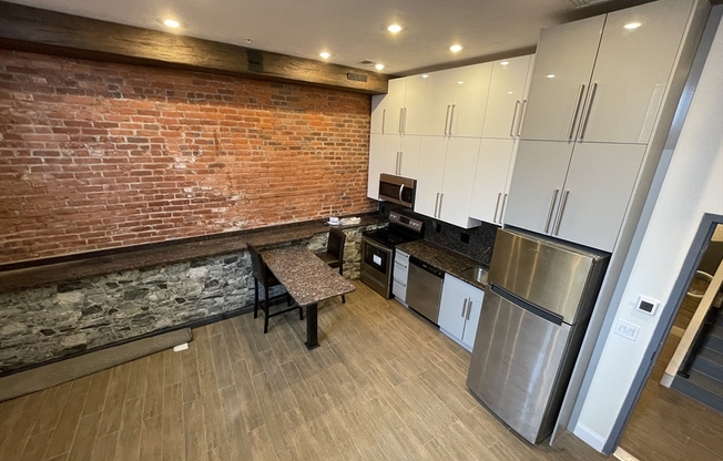 1 bed, 1 bath, $3,800, Unit 102