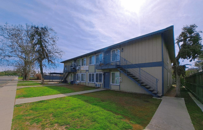 4538 E Hamilton