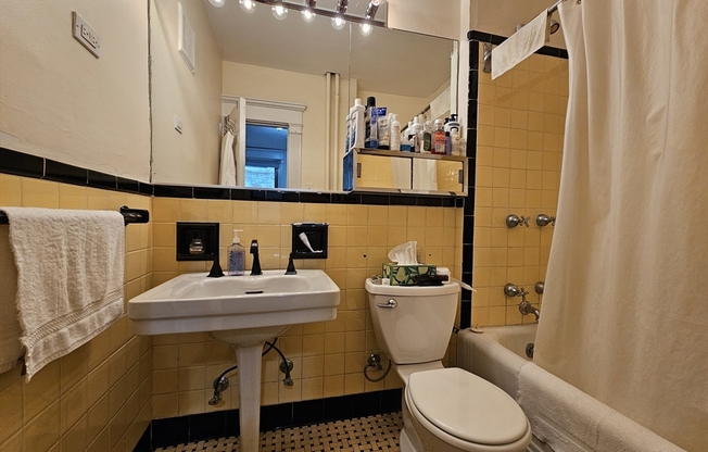 Studio, 1 bath, 275 sqft, $2,250, Unit 500