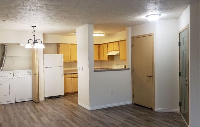 2 beds, 1 bath, 890 sqft, $1,295, Unit A201