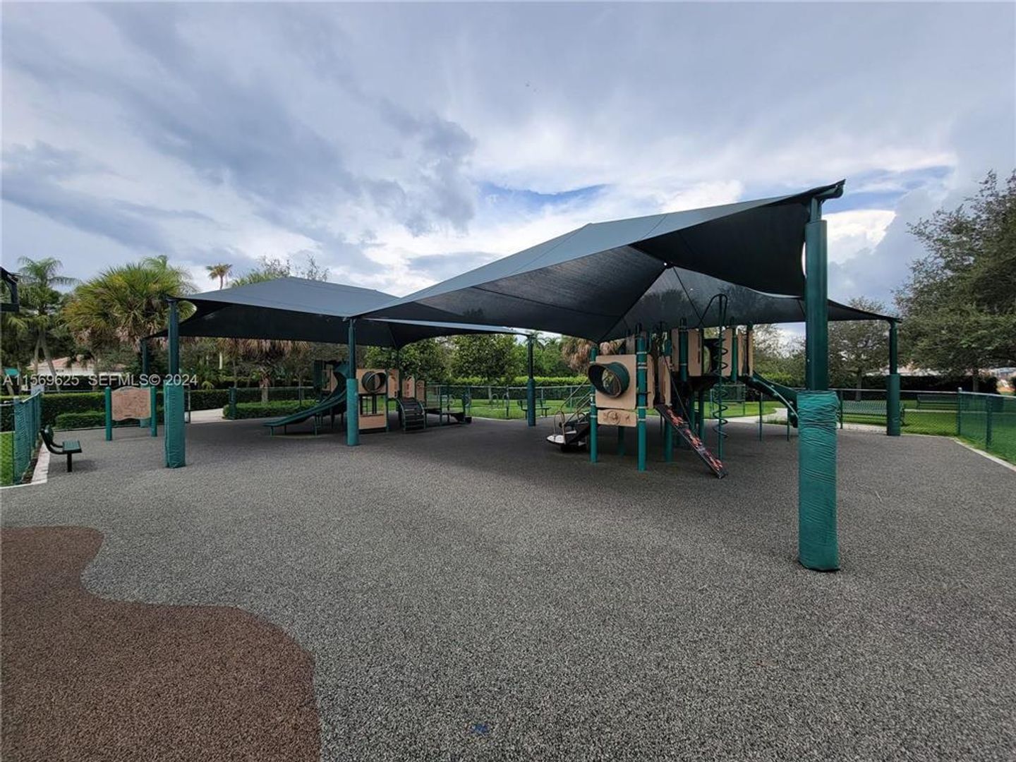 928 FALLING WATER RD WESTON, FL 33326