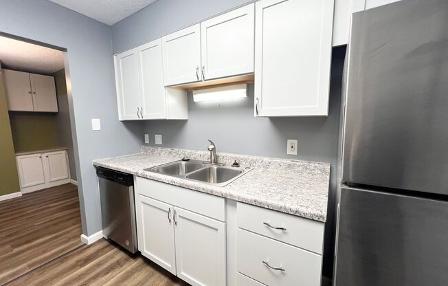 3 beds, 2 baths, $1,425, Unit 2714-204