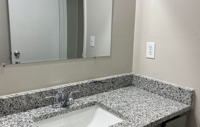 2 beds, 1 bath, 806 sqft, $1,095, Unit 190
