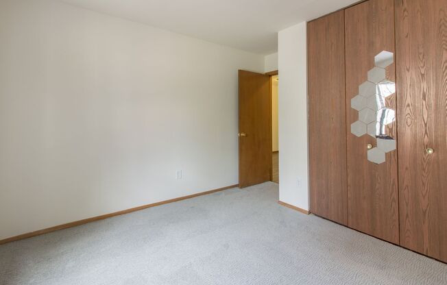 1 bed, 1 bath, 550 sqft, $1,035, Unit 301