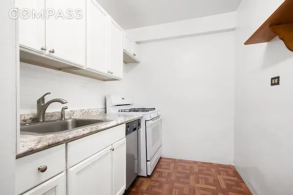 Studio, 1 bath, $3,200, Unit 12D