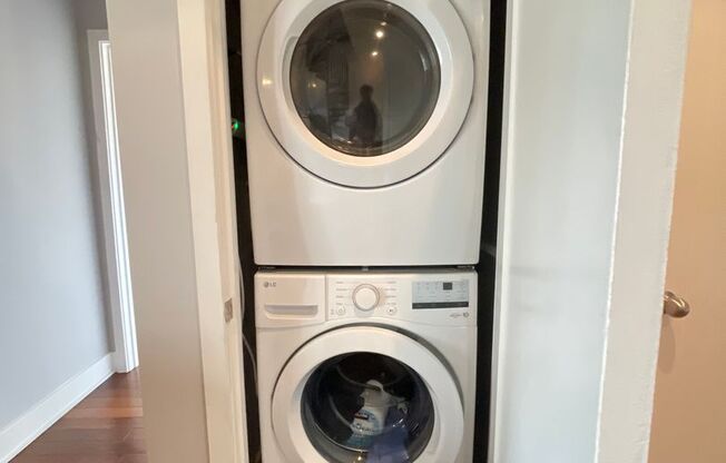 2 beds, 2 baths, $2,095, Unit Apt 40