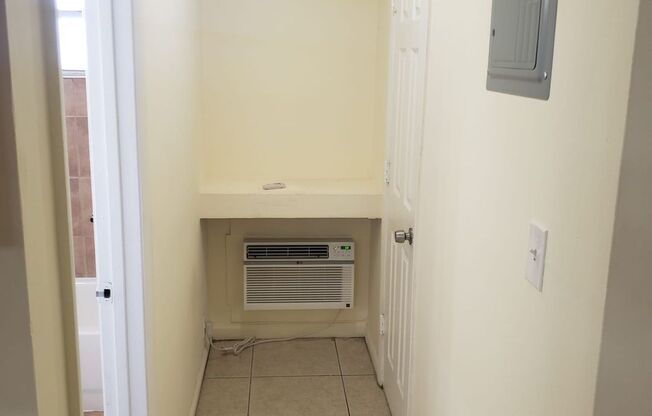 Studio, 1 bath, 403 sqft, $1,300, Unit 978 #20