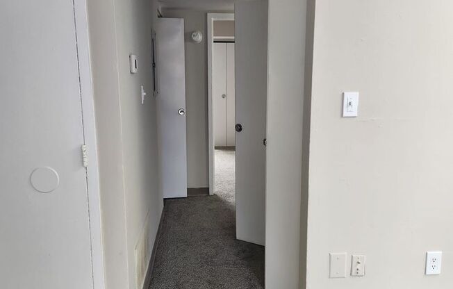3 beds, 1.5 baths, 943 sqft, $1,700, Unit 6920-D2