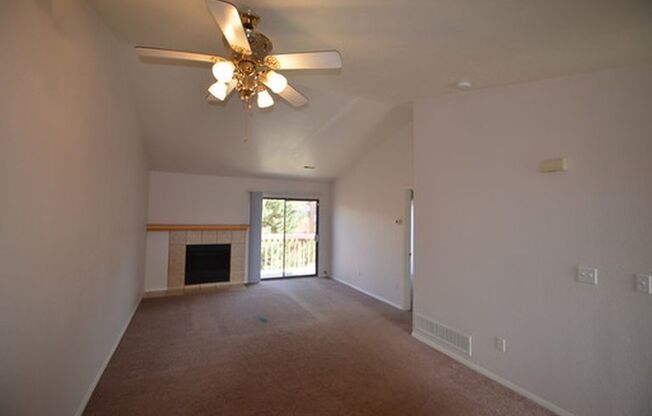 Clean, Bright upstairs Banyan Hollow Condo w/ central A/C!