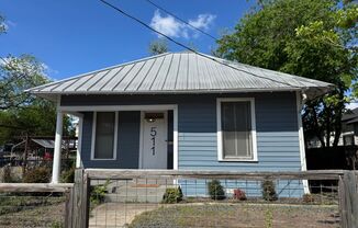 Fully Restored 2BR Classic Near Downtown Dignowity Hill