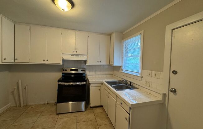 2 beds, 1 bath, $875