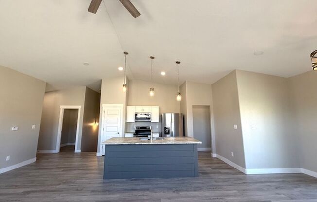 585 N Grand Falls Ct