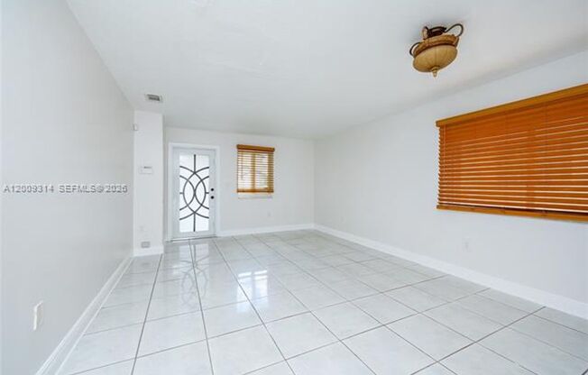 13753 SW 160th Ter MIAMI, FL 33177