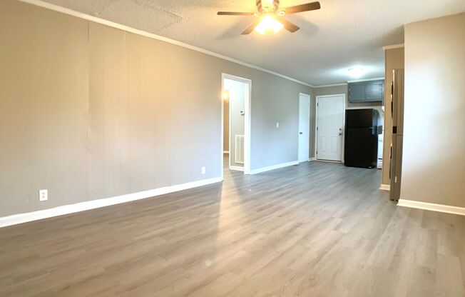 2 beds, 1 bath, 760 sqft, $995, Unit B