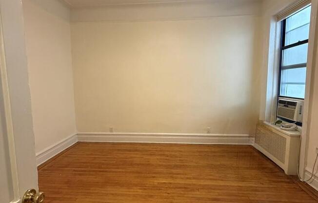 412 8 AVE