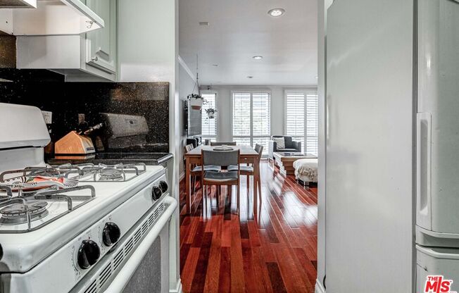 1 bed, 1 bath, 762 sqft, $2,400, Unit 602