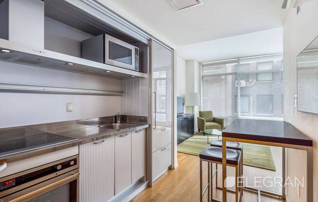 Studio, 1 bath, 590 sqft, $4,300, Unit 6C