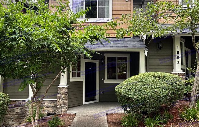 Stylish Townhome in Issaquah Highlands | Mountain Views & Walkable Living