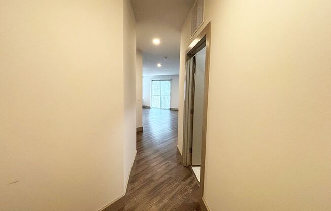 2 beds, 2 baths, 1,050 sqft, $2,095, Unit 3250-102