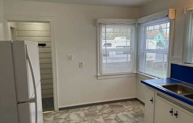 2 beds, 1 bath, $1,795