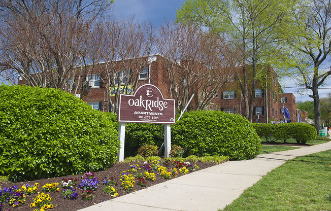 Oak Ridge Apartments Signage