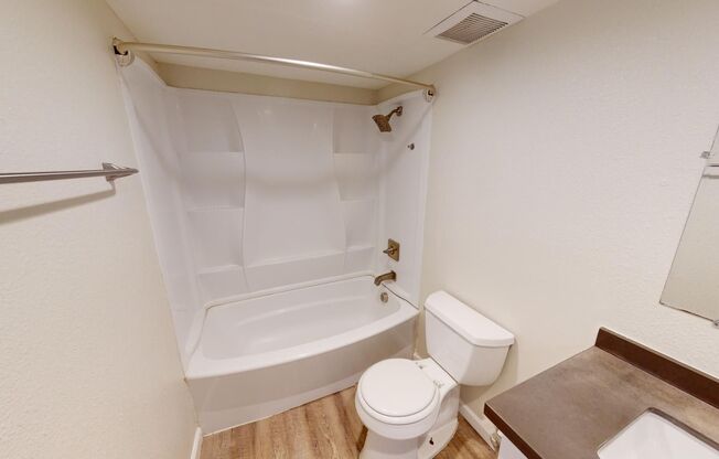 2 beds, 1 bath, 900 sqft, $1,390, Unit 25
