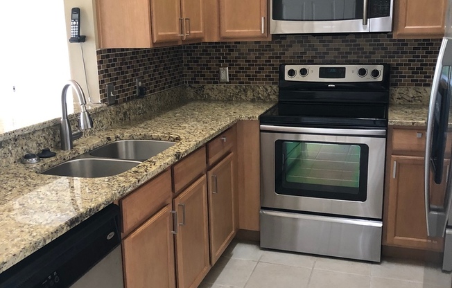 3 beds, 2 baths, $1,850, Unit I-45