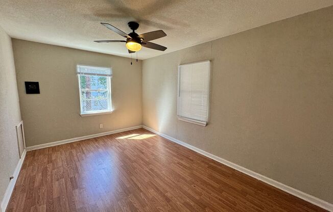 3 beds, 1 bath, $995