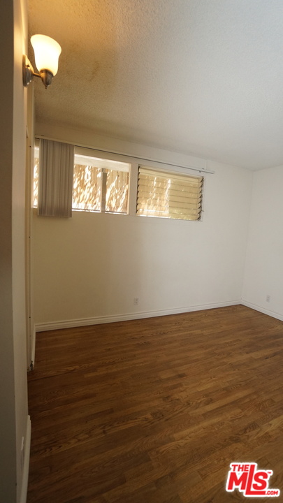 3 beds, 1 bath, 960 sqft, $3,415, Unit 21