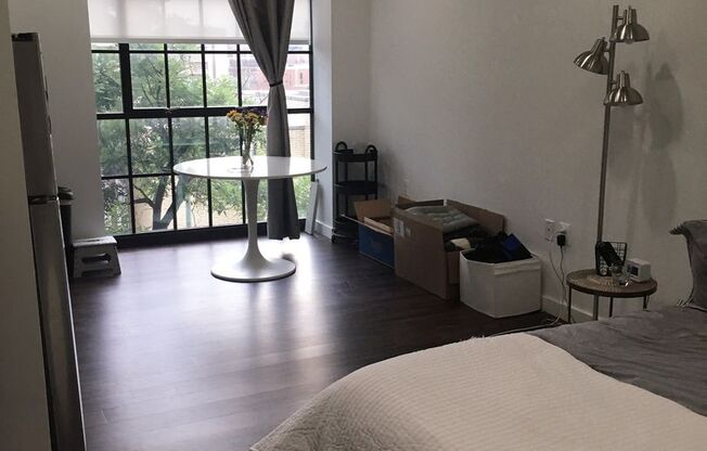 Studio, 1 bath, 403 sqft, $1,404, Unit 304