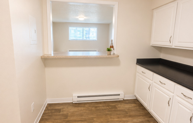2 beds, 1 bath, $1,150, Unit B