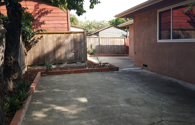 3 beds, 2 baths, $3,300