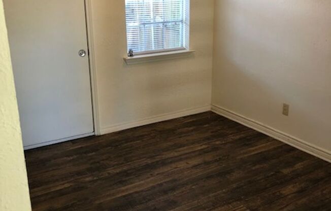 2111 W Hickory