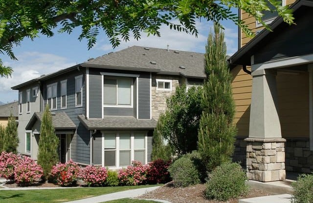 Green Space Walking Trails at Talavera at the Junction Apartments & Townhomes, Utah