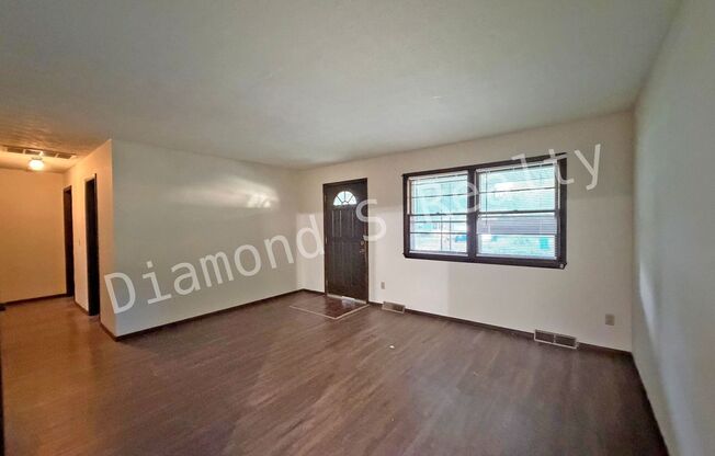 3 Bedroom Home Located Near Sunset & Campbell