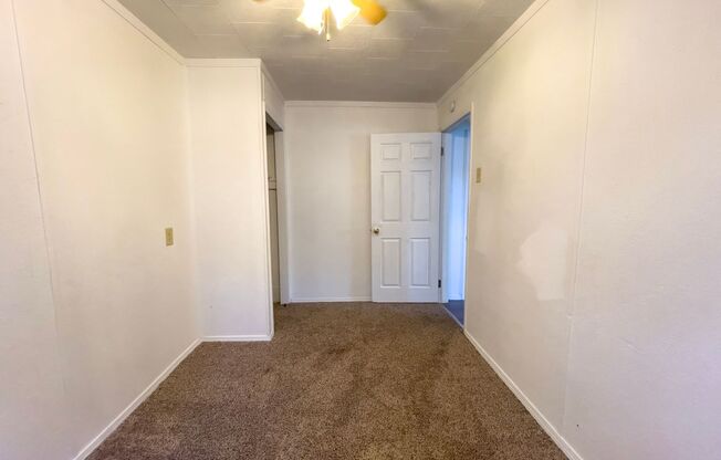 3 beds, 2 baths, $1,100