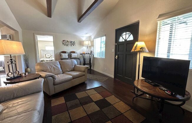 Gorgeous Fully Furnished 3 Bedroom 2 Bath Home in Mountain Home Village Community!