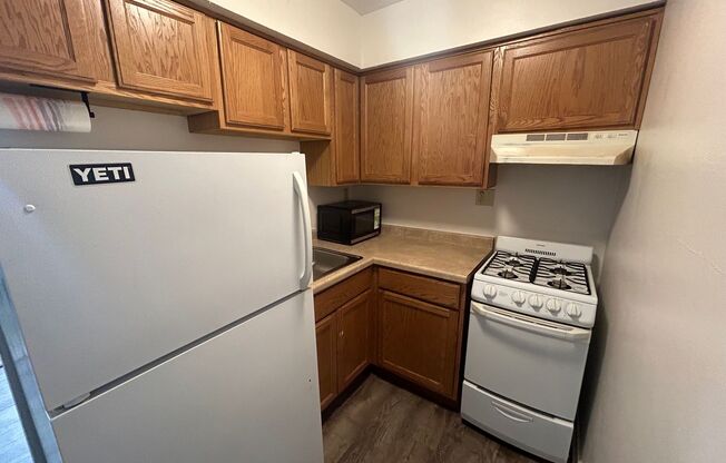 1 bed, 1 bath, $850, Unit 107