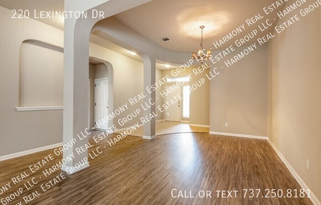 220 LEXINGTON DR