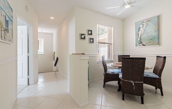 Spacious Lakeview Coach Home in Sherwood – 3BR Comfort Meets Naples Charm!